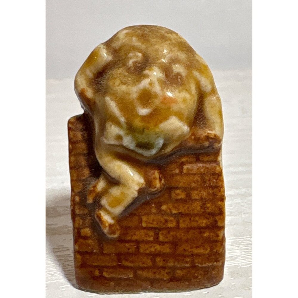 Wade Whimsies Humpty Dumpty Figure Nursery Rhyme Mini Ceramic Red Rose Tea0